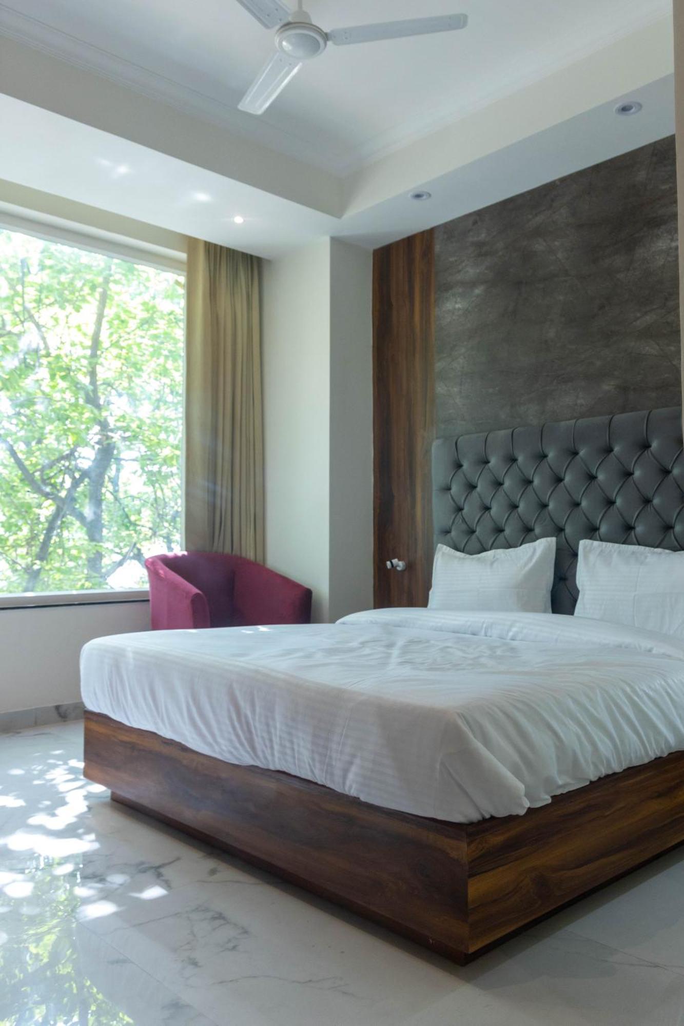 Hotel The Jewels Zirakpur Exterior photo